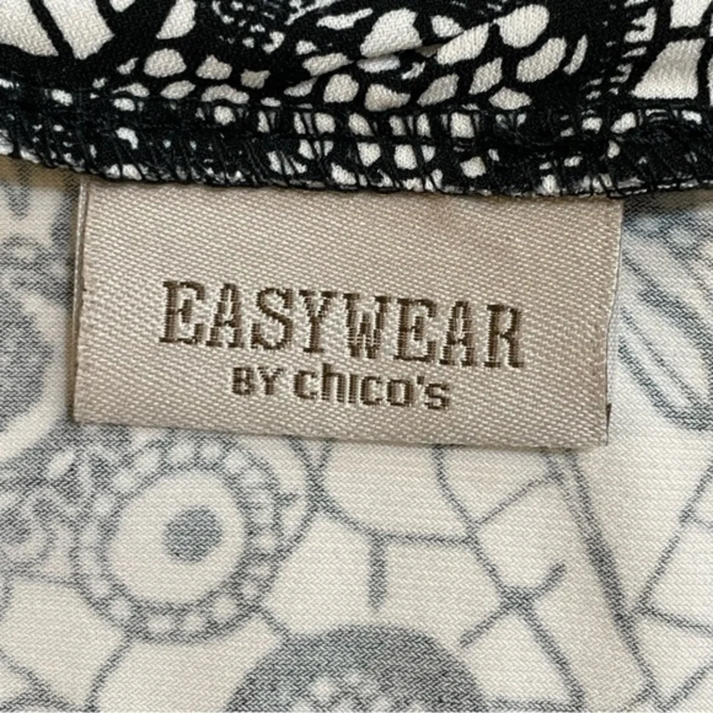 Chico’s Easywear Black‎ and White Floral Lace Print Long Sleeve Scoop Neck Top